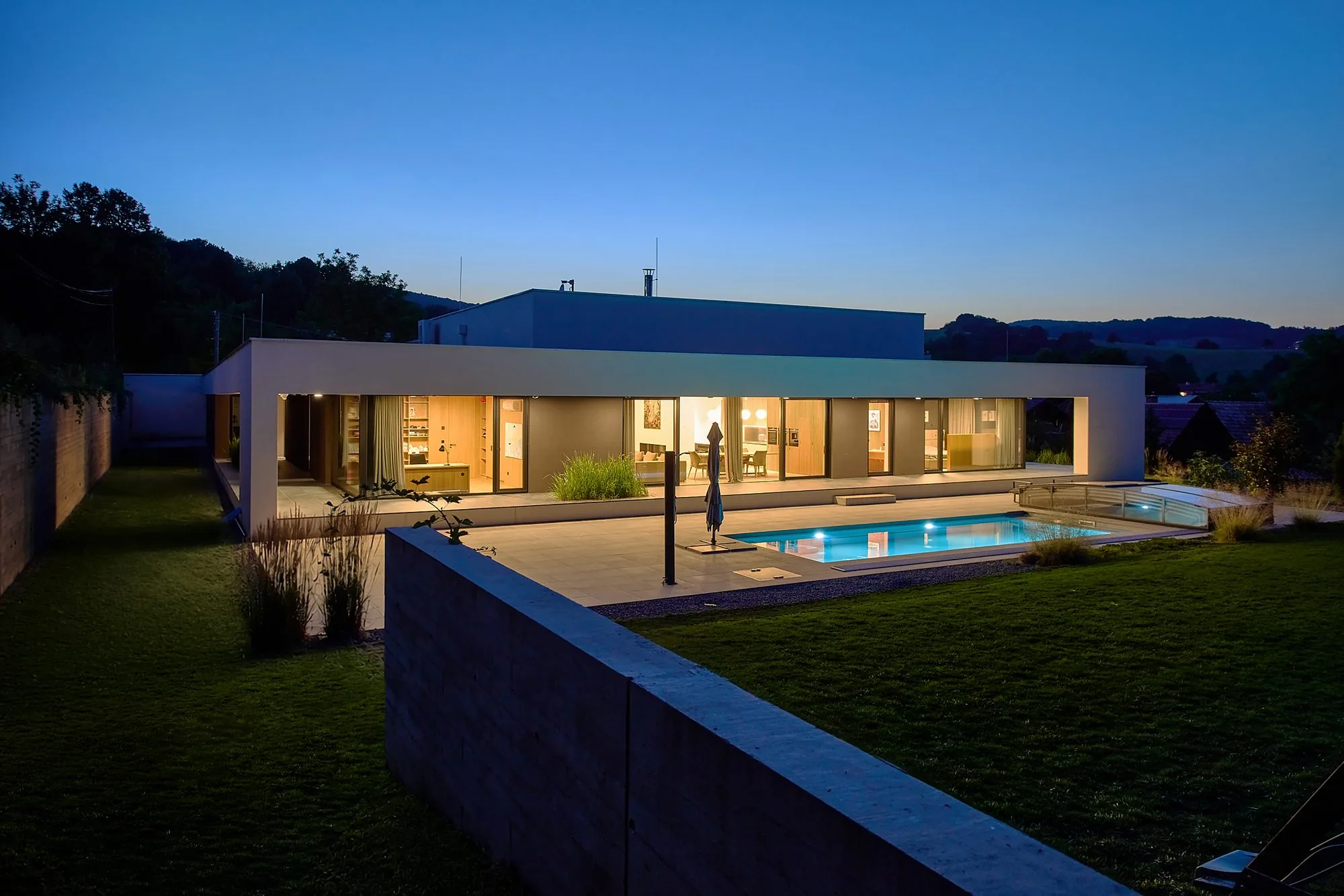 Rezidencia Villa 91 s bazénom za súmraku